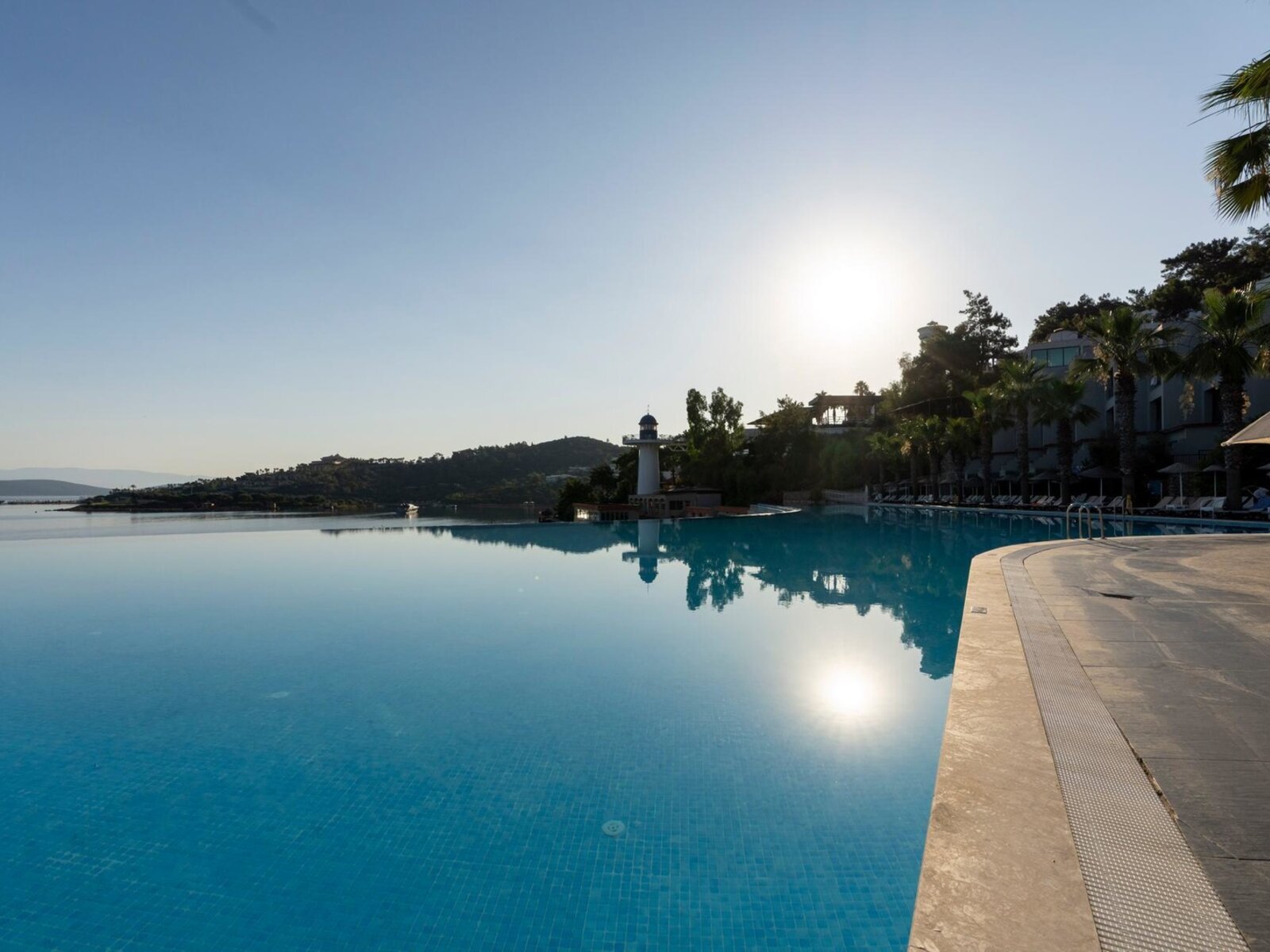 Infinity pool