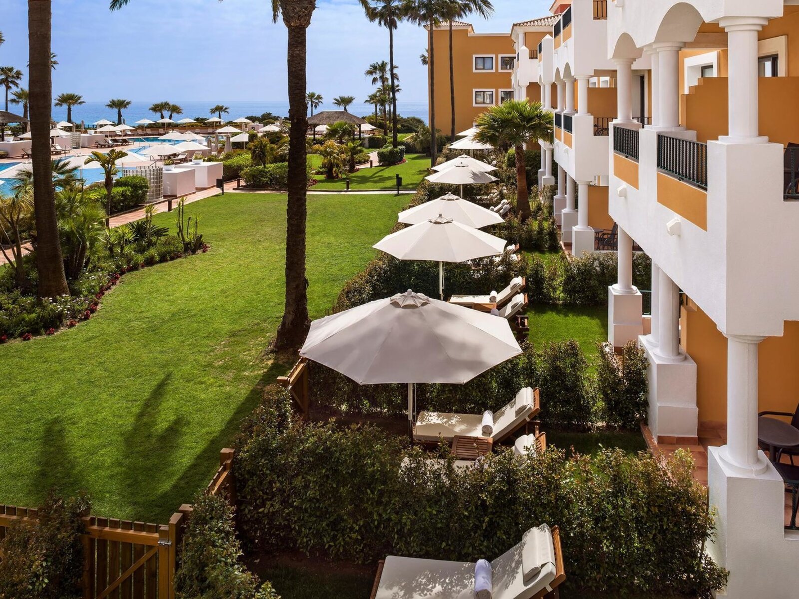 Wohnbeispiel Double Premium Pool Access with Private Garden