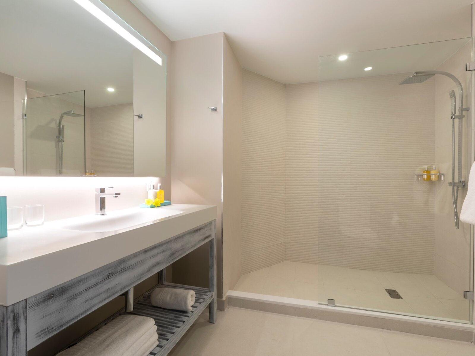 Wohnbeispiel Luxury Oceanfront Junior Suite