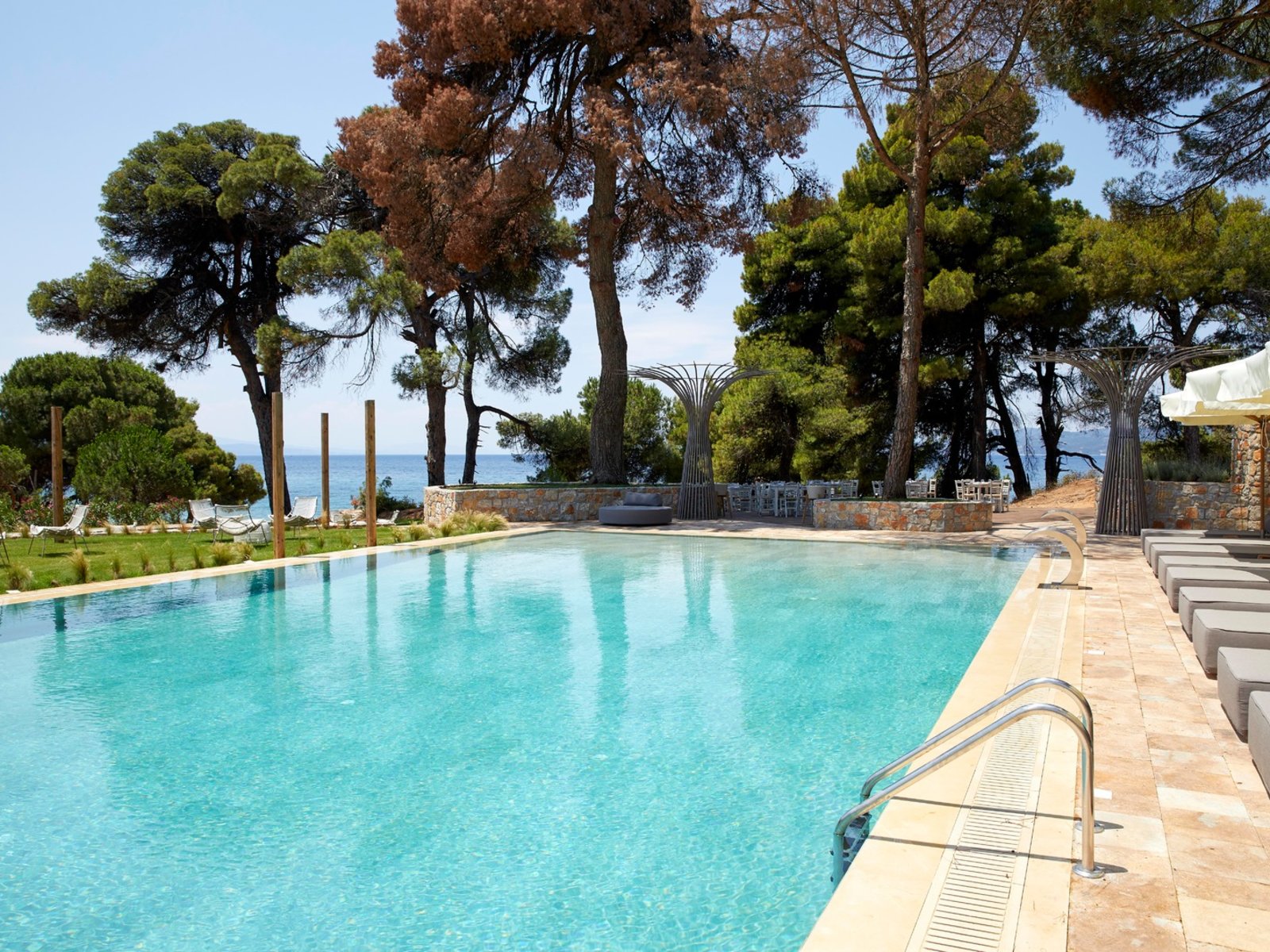Nest Pool Bar
