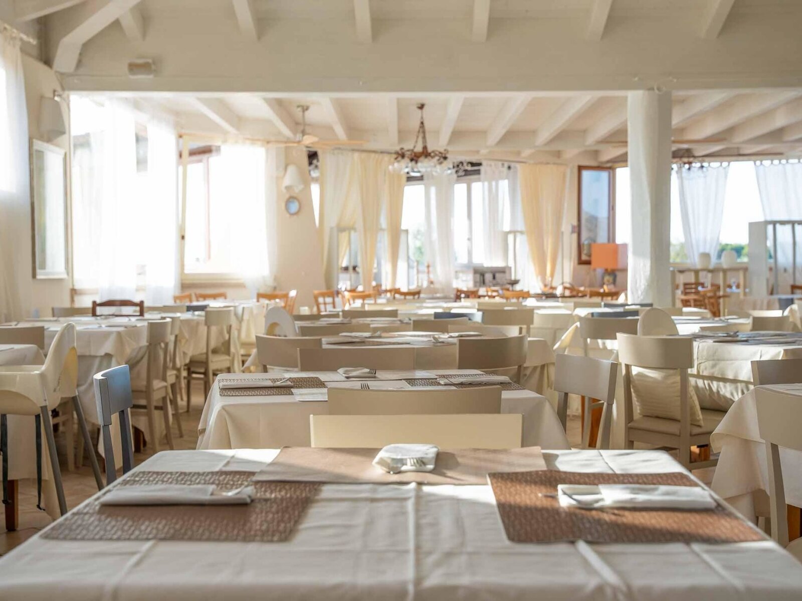 MAIN RESTAURANT