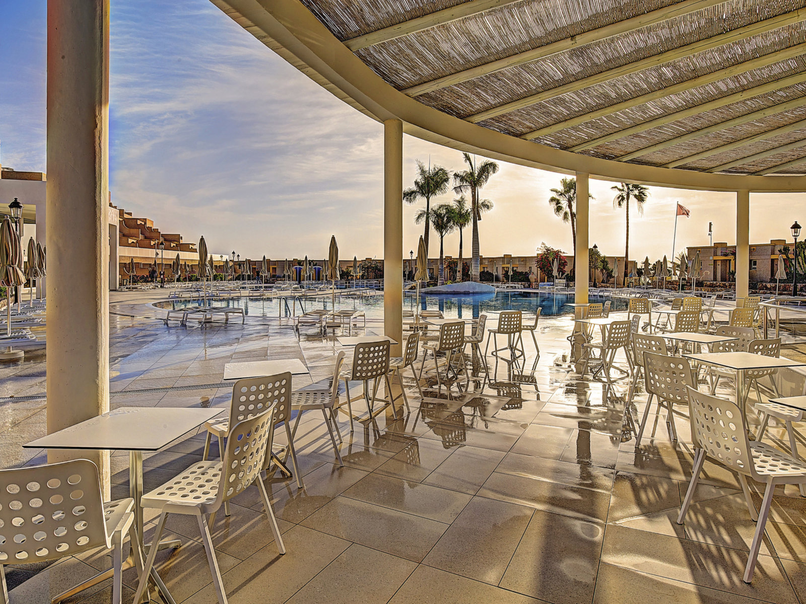 Pool Bar