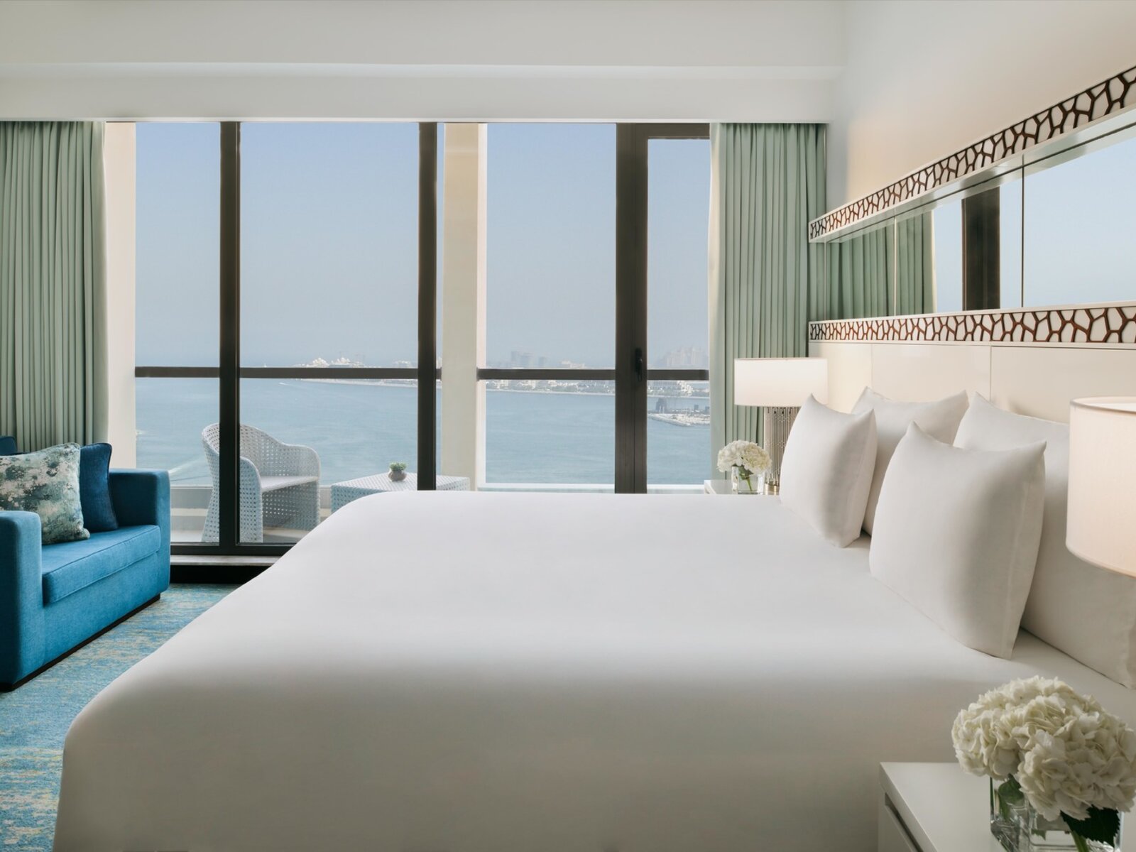 Wohnbeispiel Club Sea View Room with Balcony and Lounge Access
