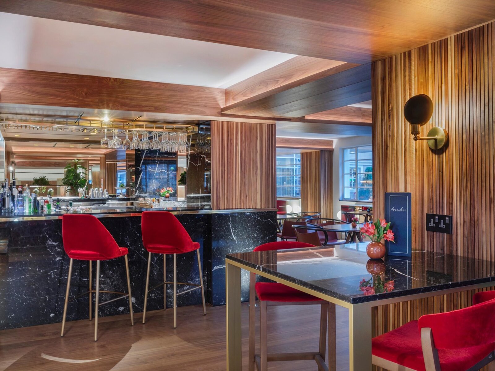 35 BAR AND LOUNGE