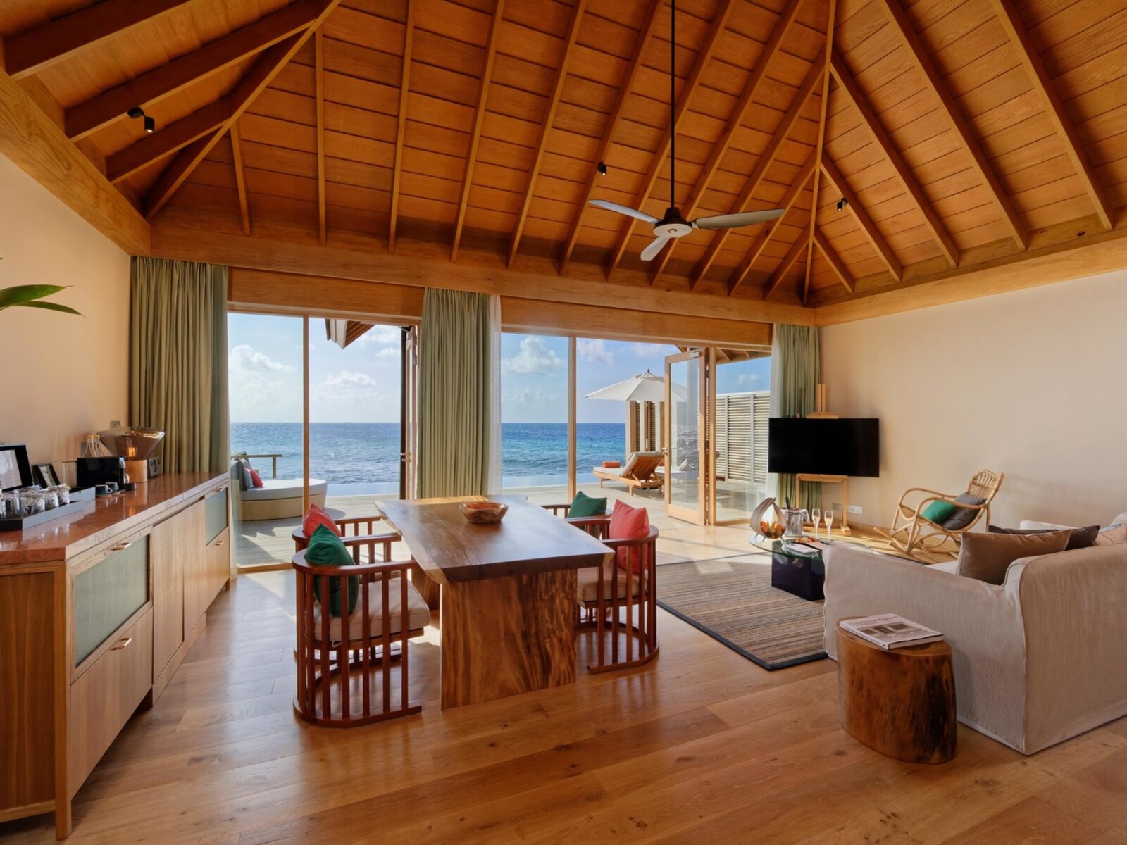 Wohnbeispiel Superior Water Villa with Pool