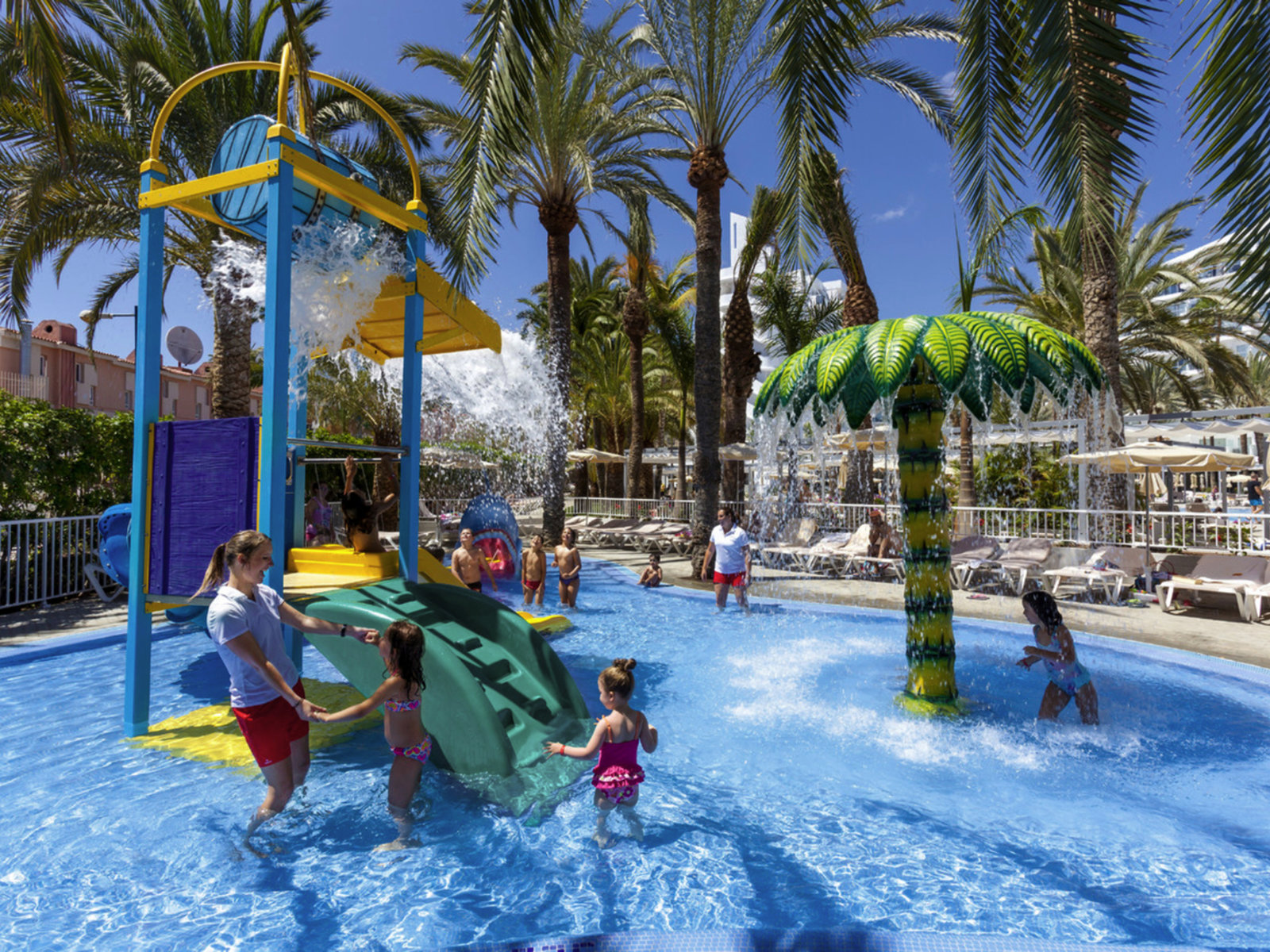 Kinder-Splash-Pool mit Rutschen