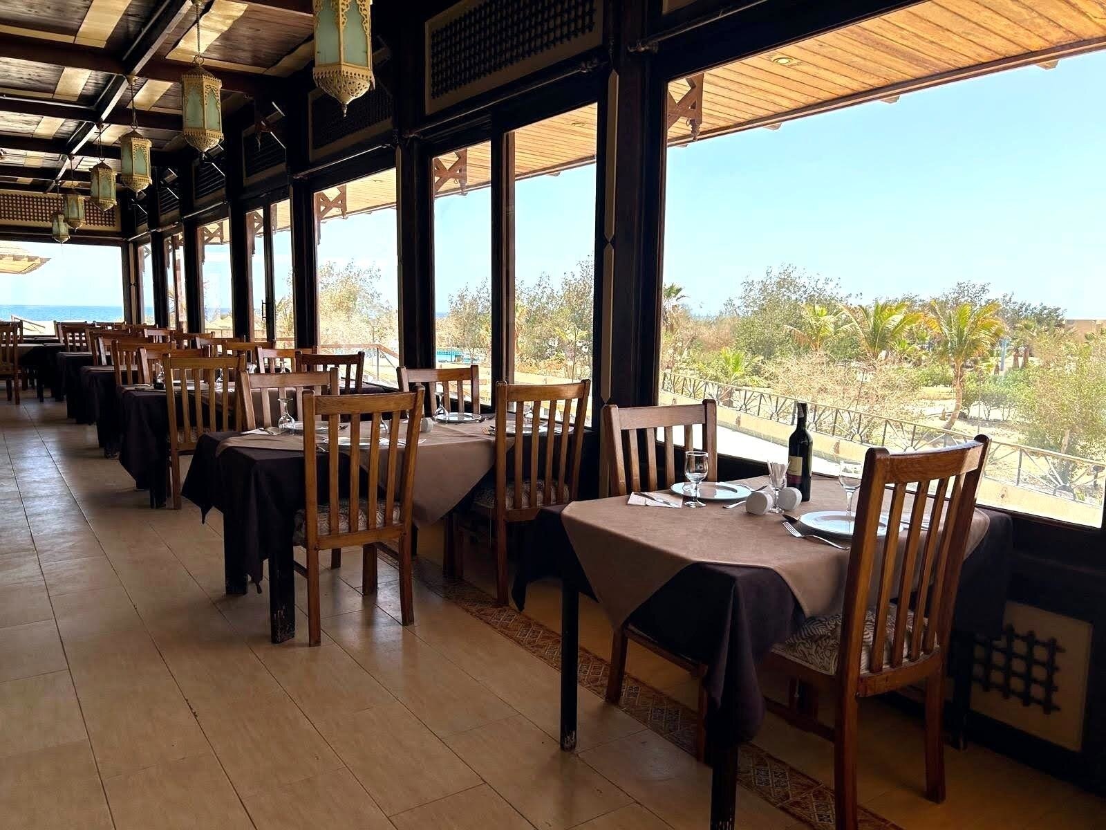 Main Restaurant ( Breakfast - Dinner )