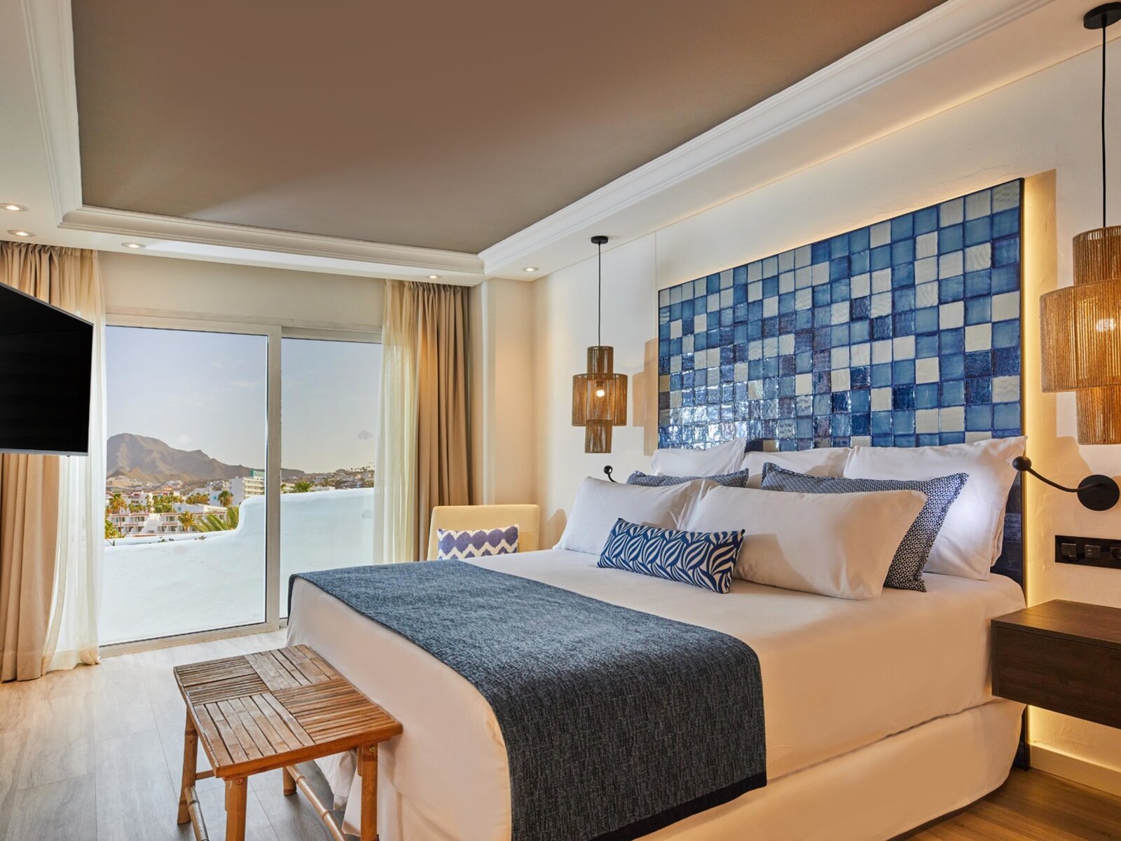 PREFFERED CLUB SUITE
