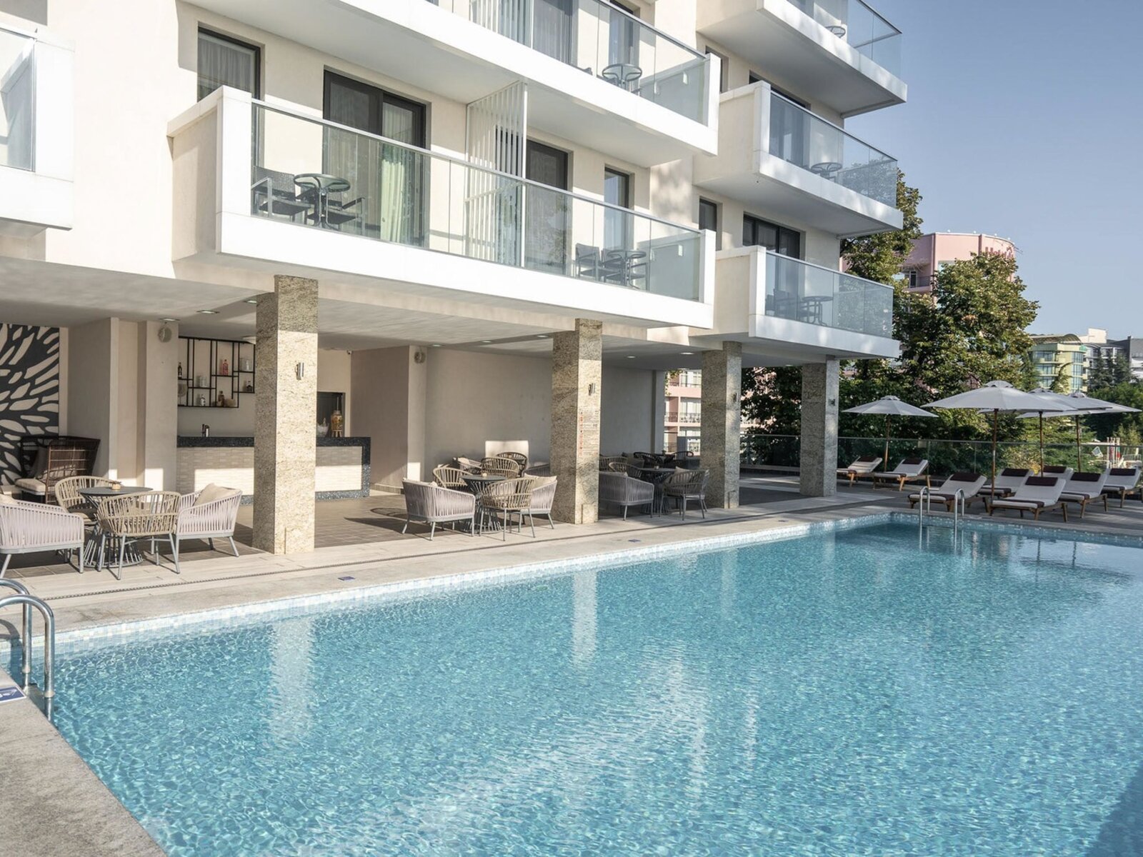 Pool Bar