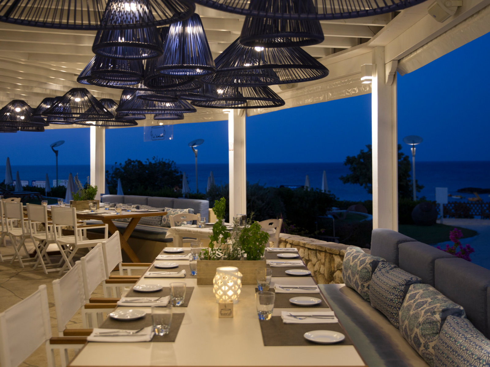 mama's pool bar and cyprus taverna