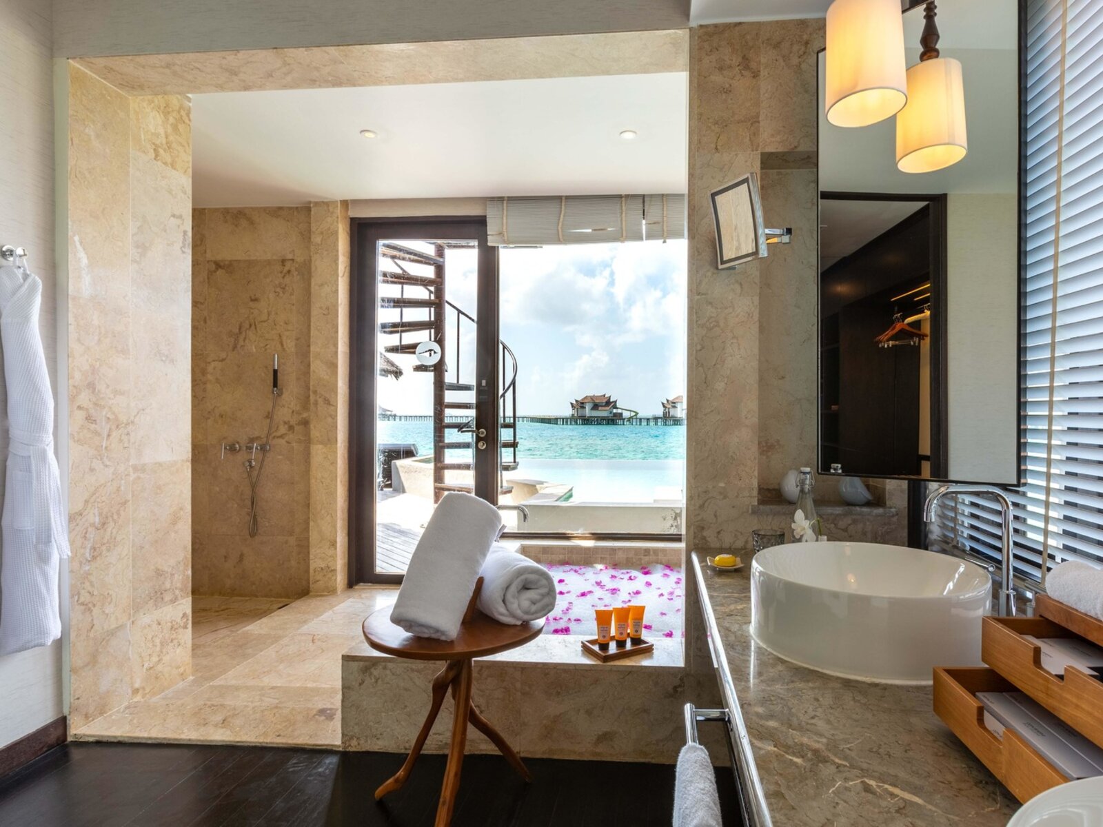 Wohnbeispiel Ocean Pool  Suite with Slide