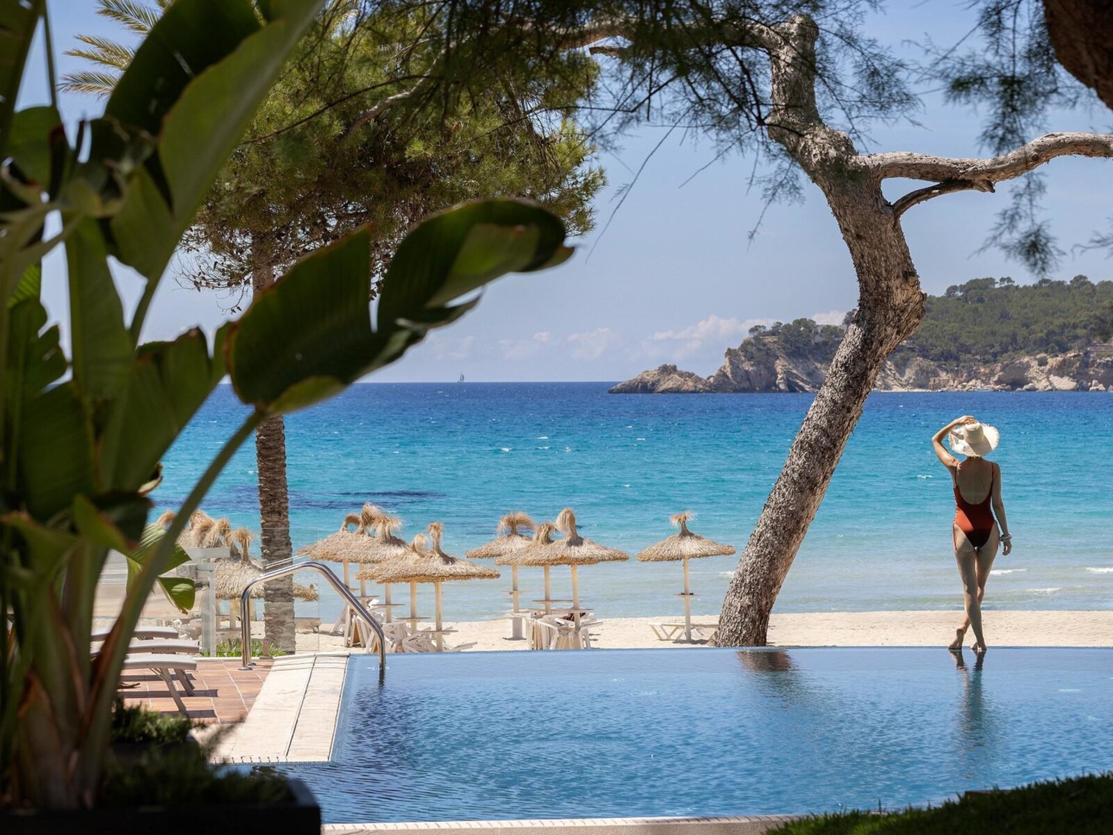 Outdoor Infinity Pool (exclusive PC)