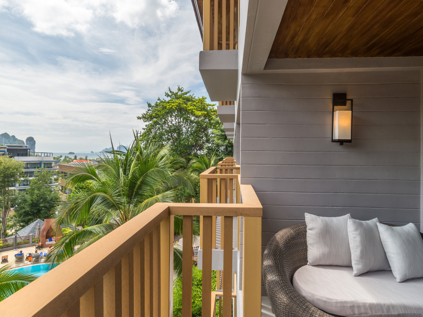 Wohnbeispiel D'Luxe Room with Pool View