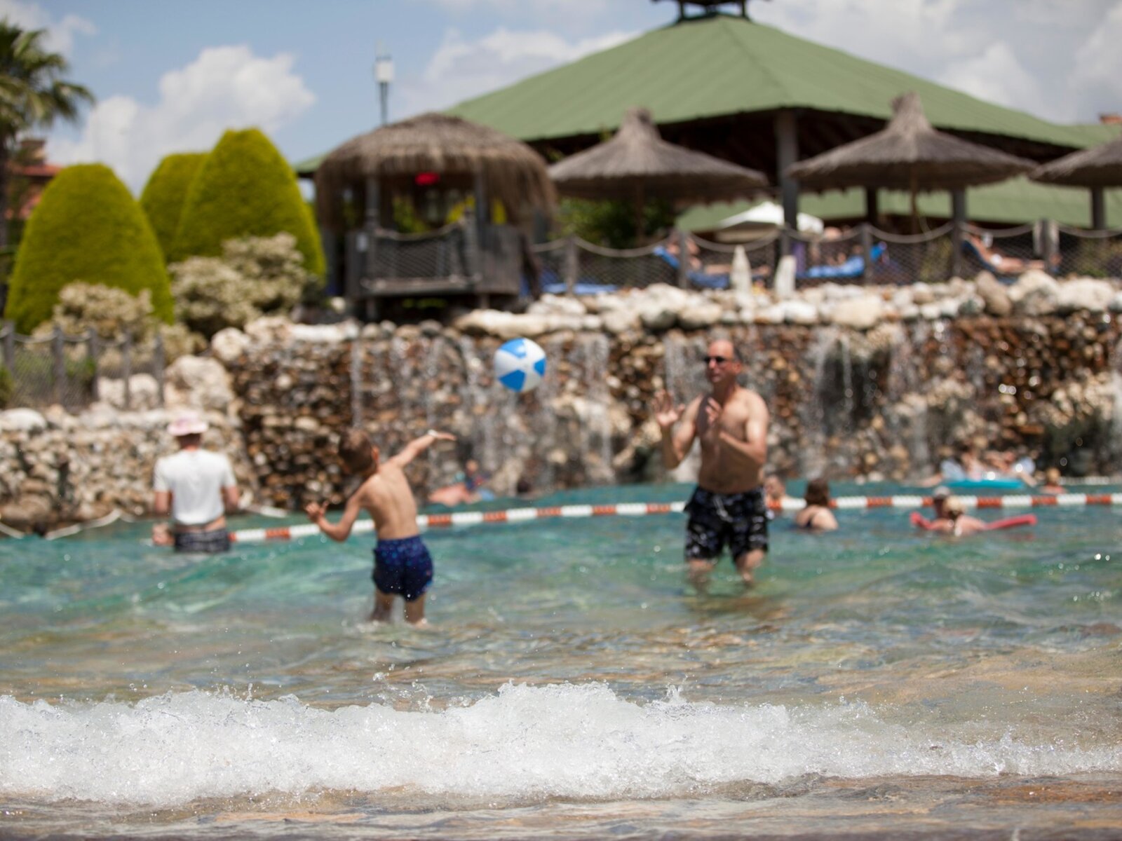 WAVE POOL