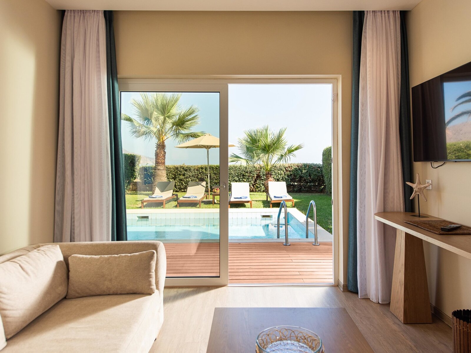 Wohnbeispiel Aqua Suite Sea Front private pool