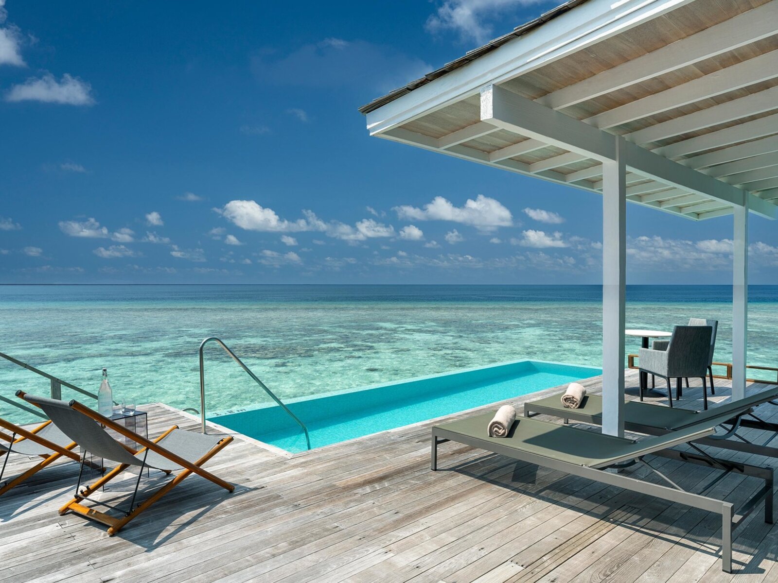 Wohnbeispiel Thundi Water Villa with Pool