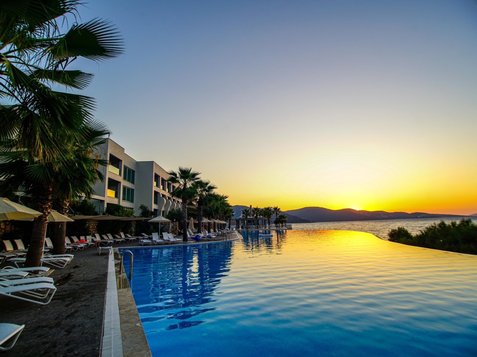Infinity pool