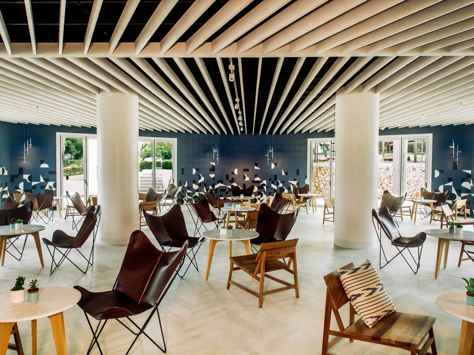 "Es Bar" Lounge-Bar