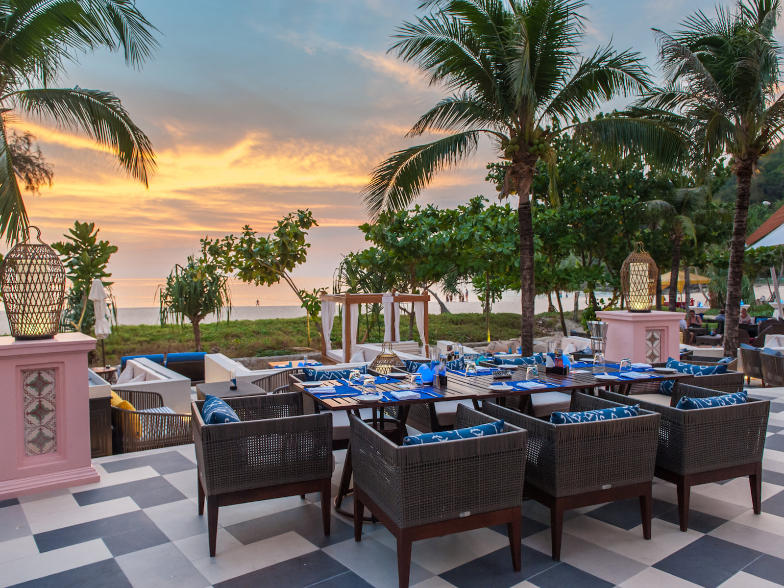 COAST BEACH CLUB & BISTRO