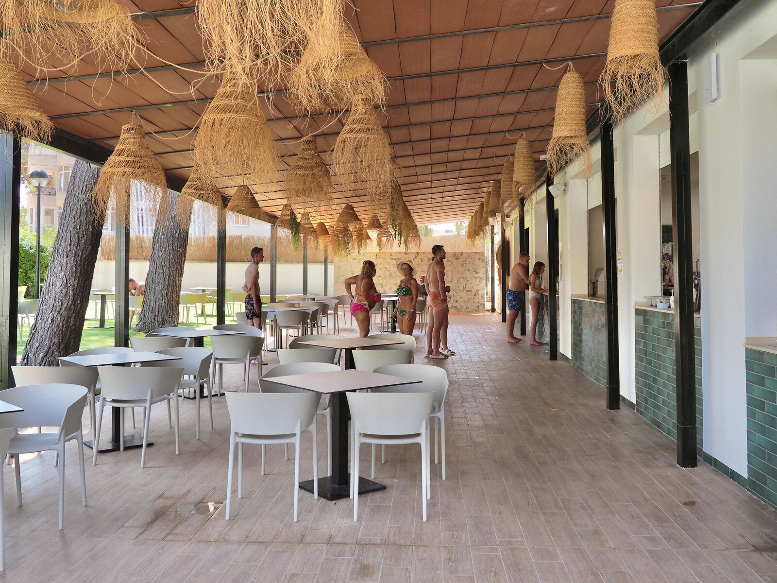 SNACK POOL BAR