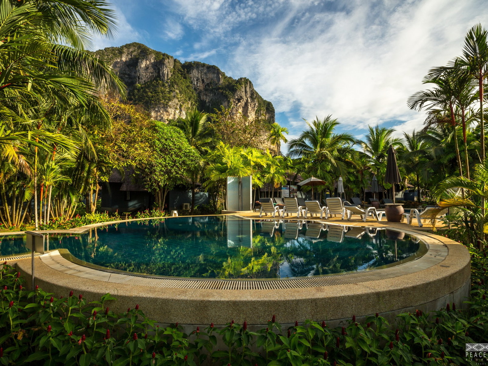 Island Pool with Kids Pool