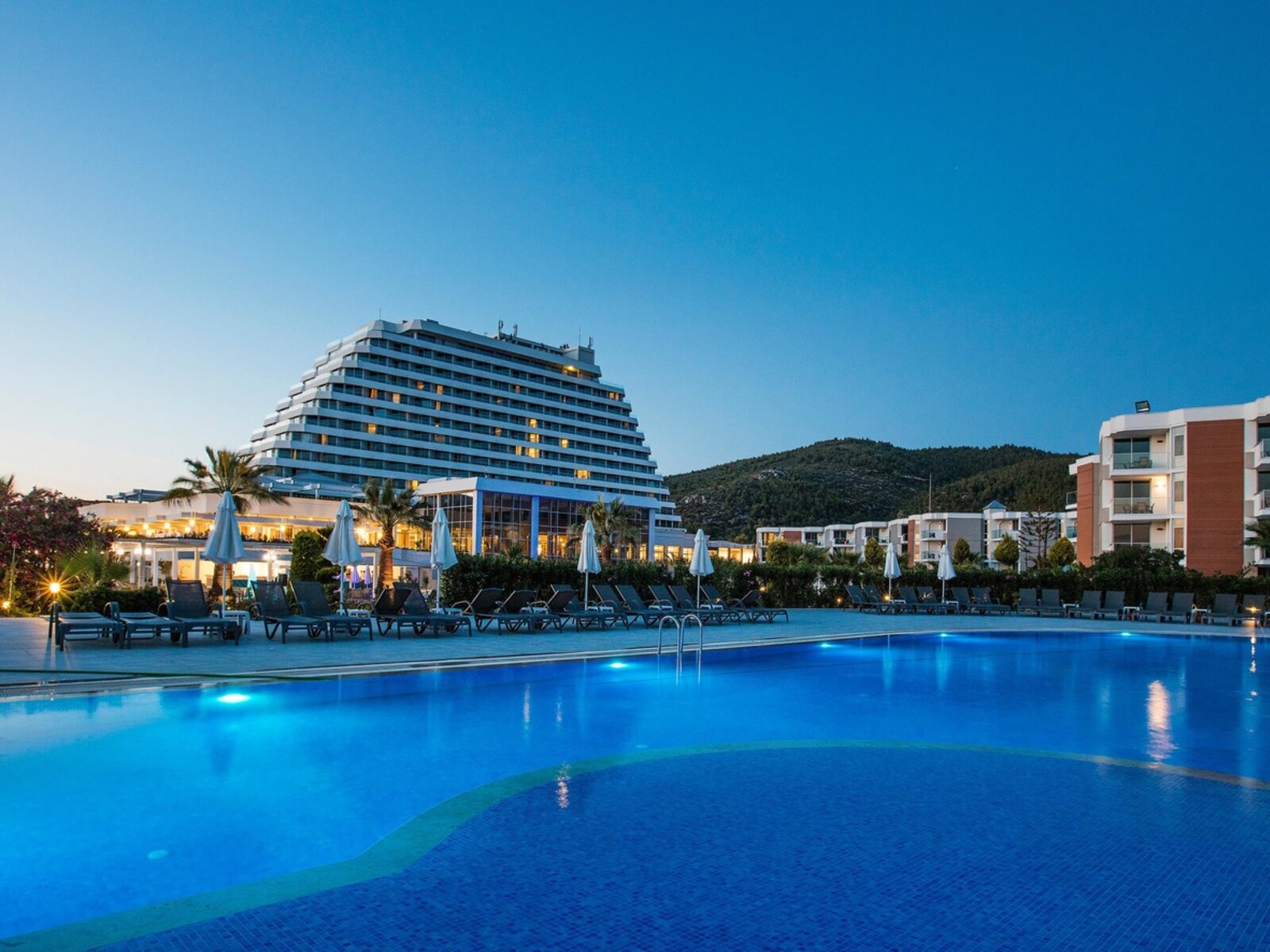 ACTIVITY OUTDOOR POOL