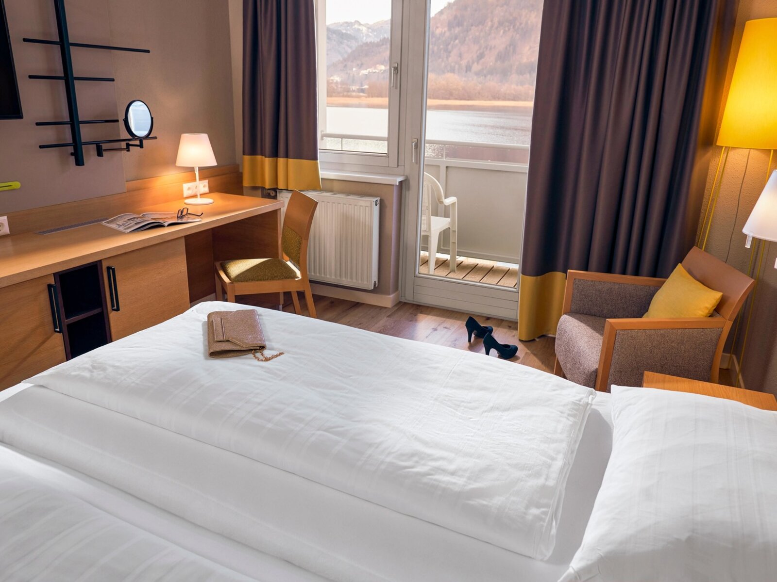 Wohnbeispiel Family Double Room Superior Lake View Connecting Door