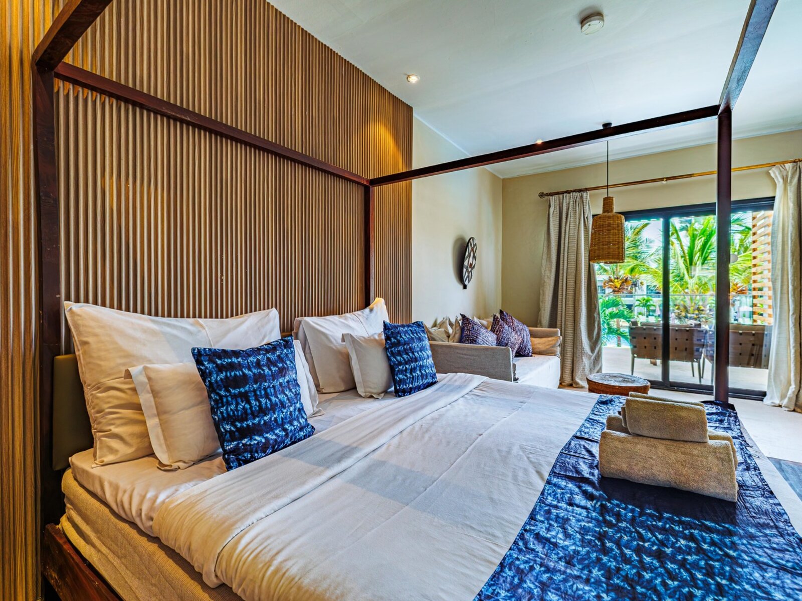 Wohnbeispiel Premium Room Swim Up Pool View