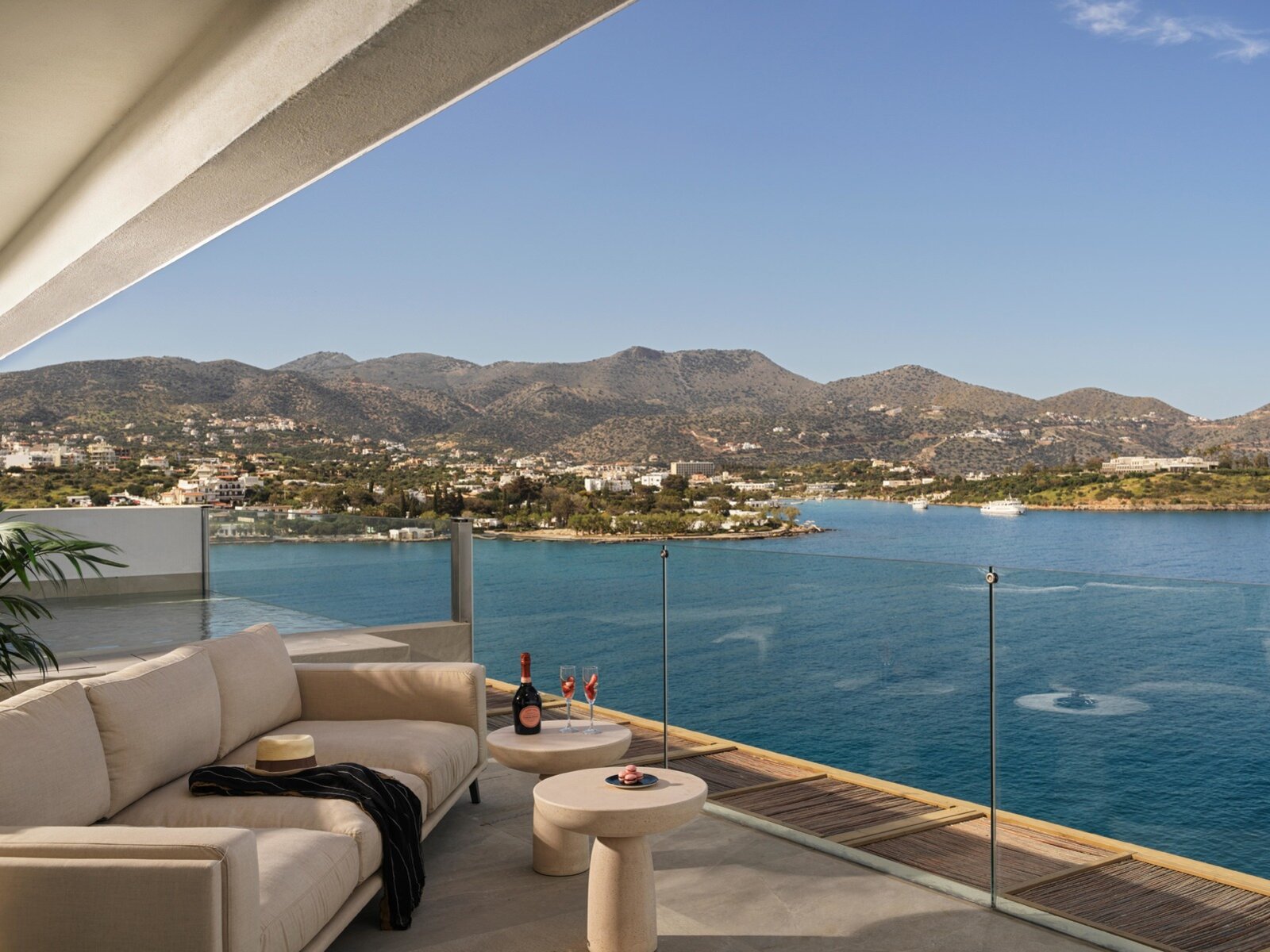 Wohnbeispiel Premier Sea View Suite with private Pool