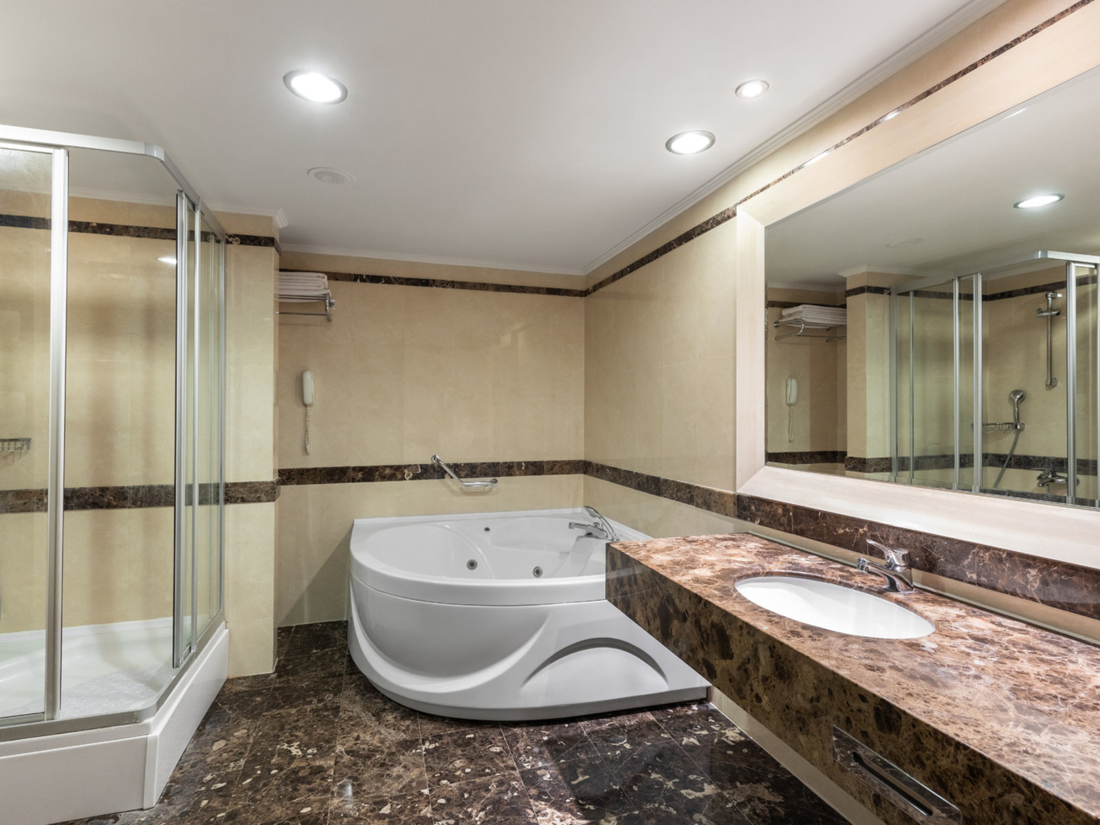 Wohnbeispiel Suite Room