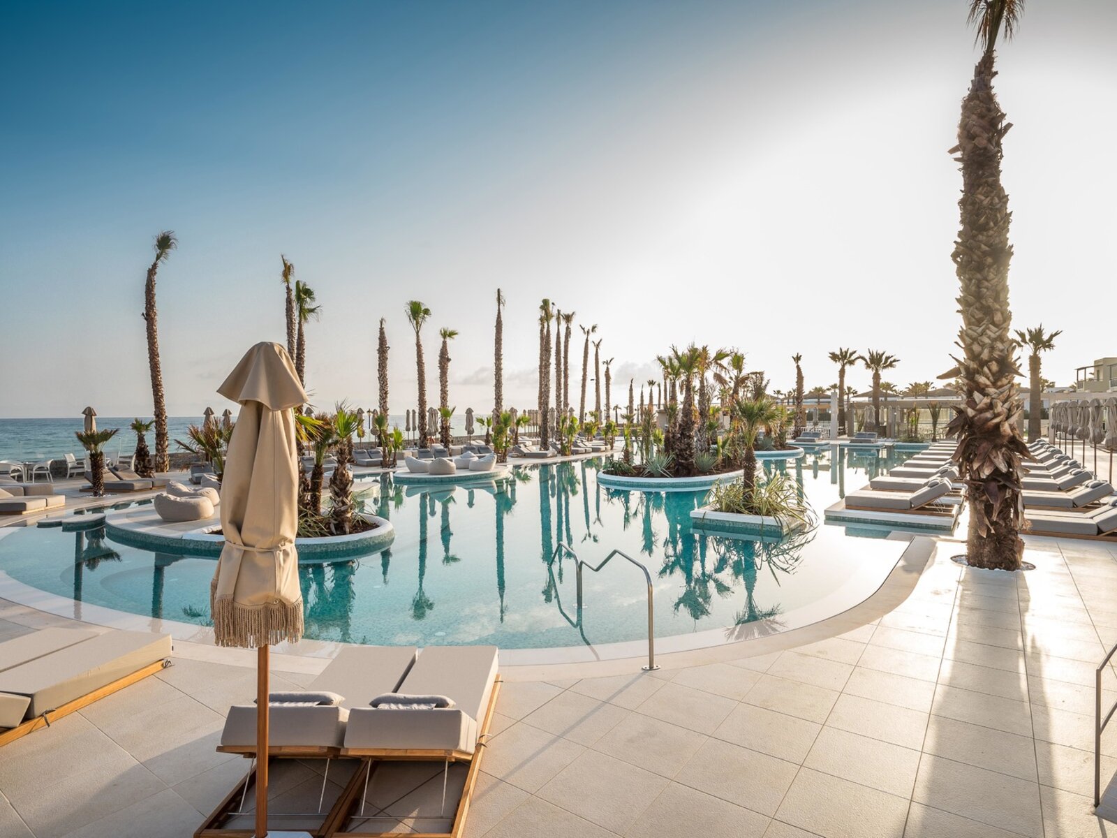 RELAX POOL