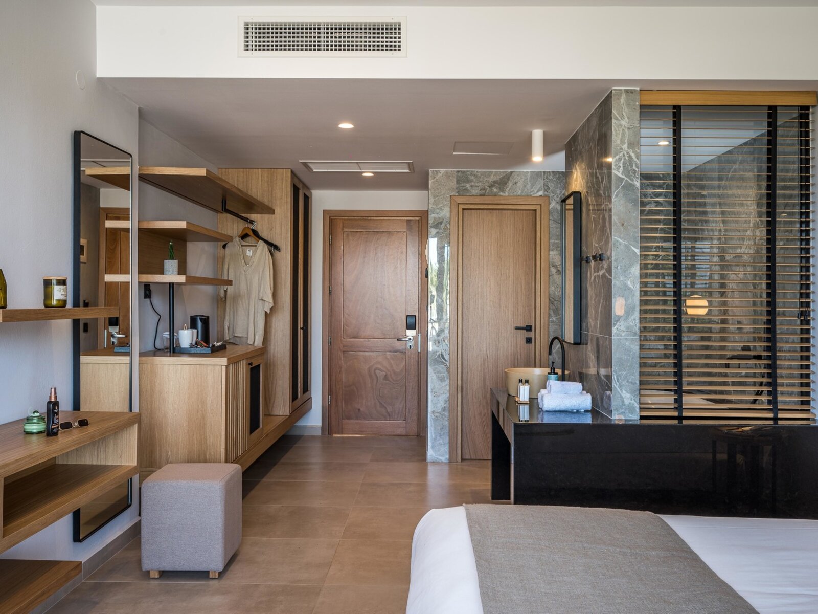 Wohnbeispiel Suite with interior hot tub
