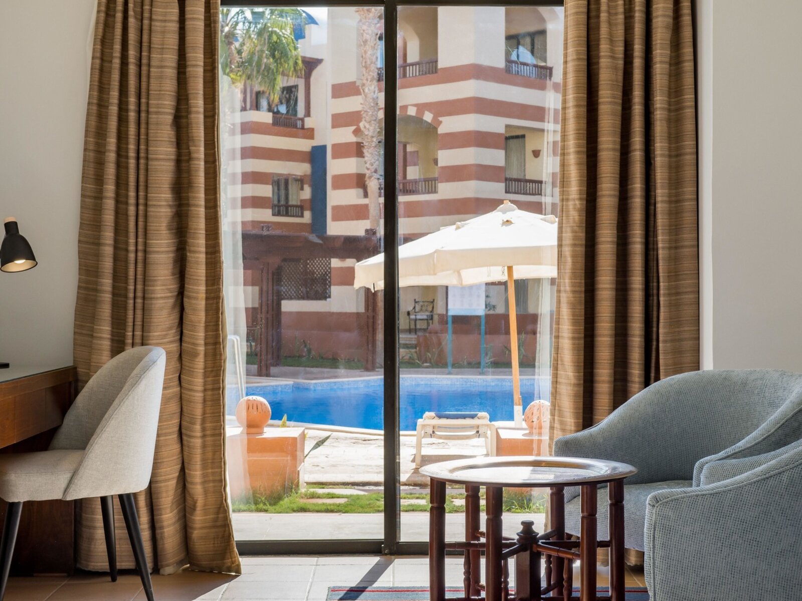 Wohnbeispiel Superior Room (Pool View)