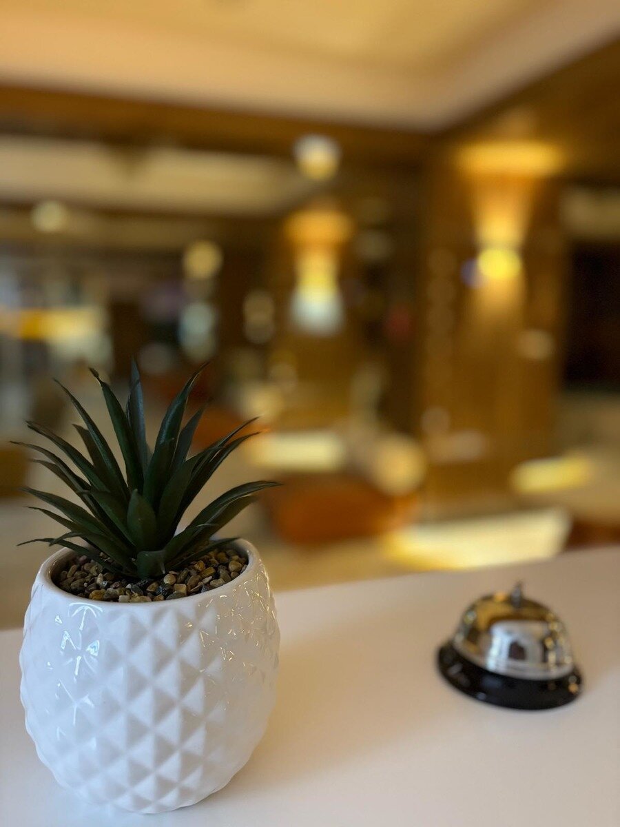 LOBBY BAR