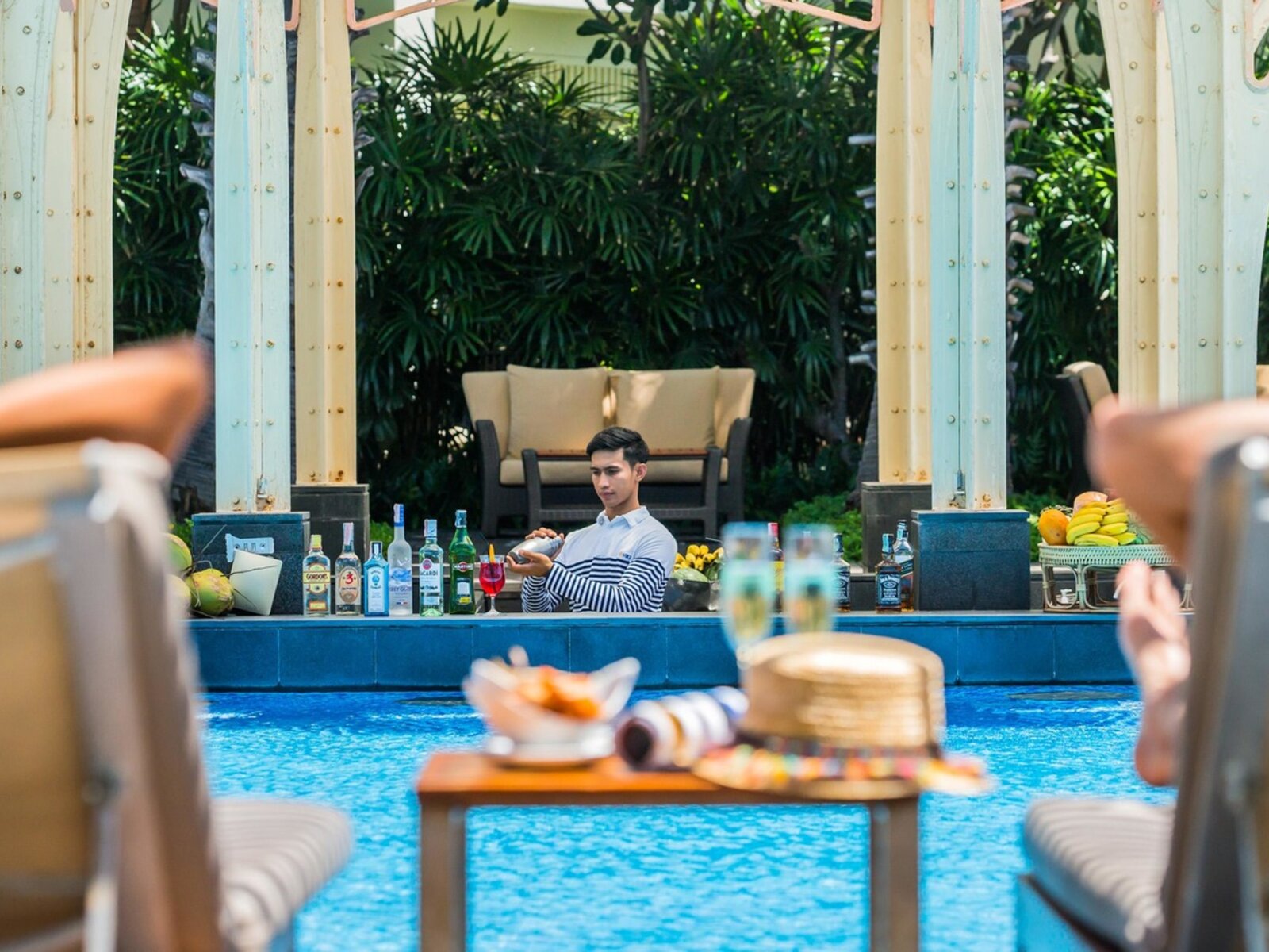 Pool Bar