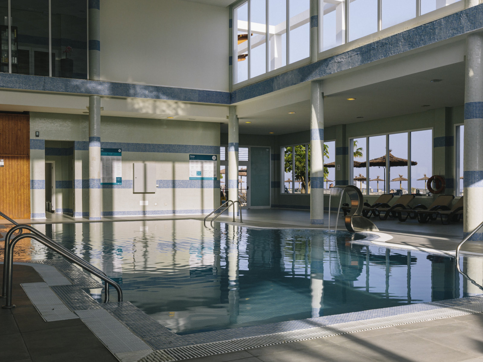 Piscina cubierta - con jacuzzi