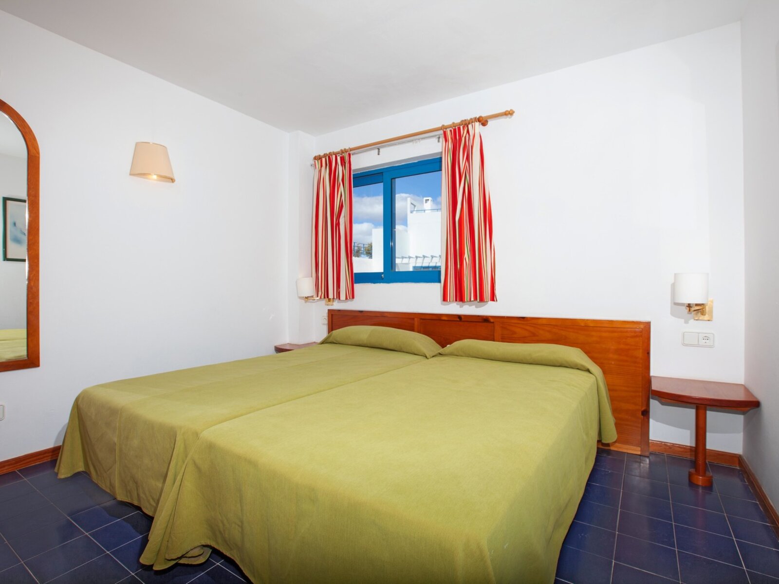 Wohnbeispiel Two bedroom Apartment with Air Conditioning or Heating