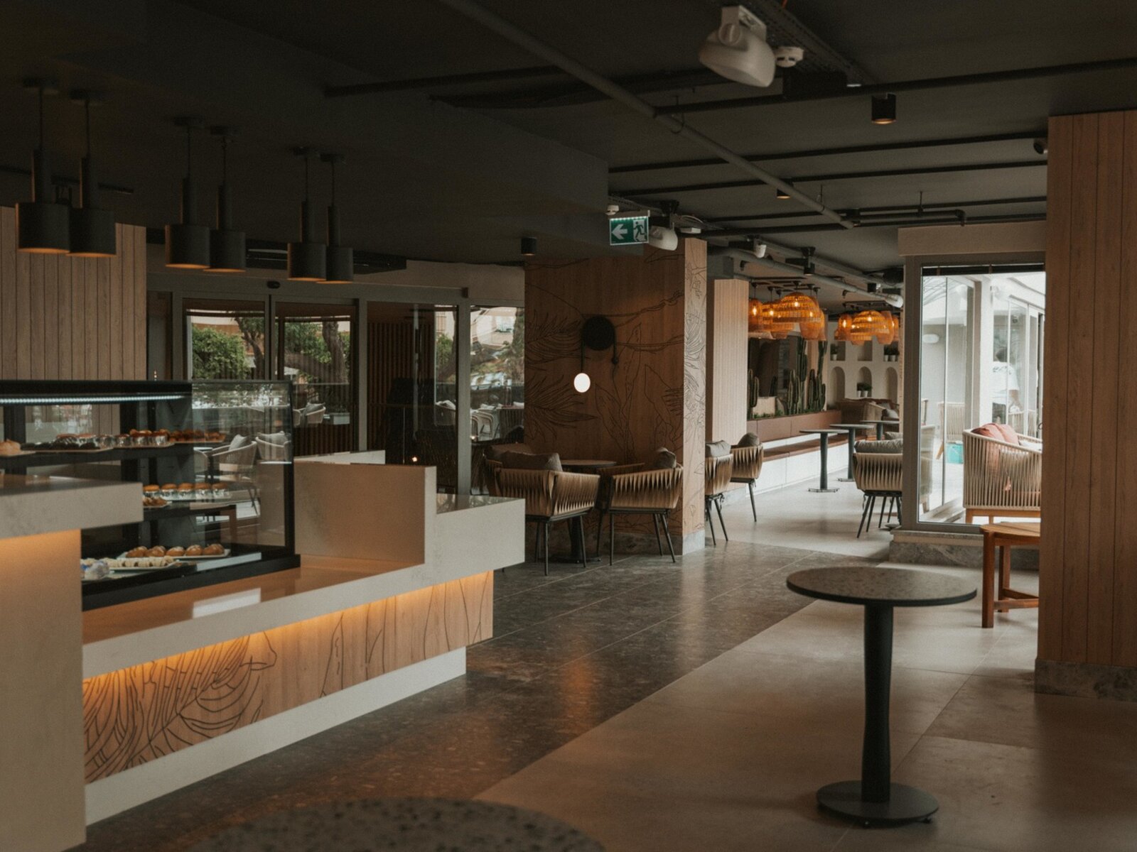 Leo's Cafe - Patisserie