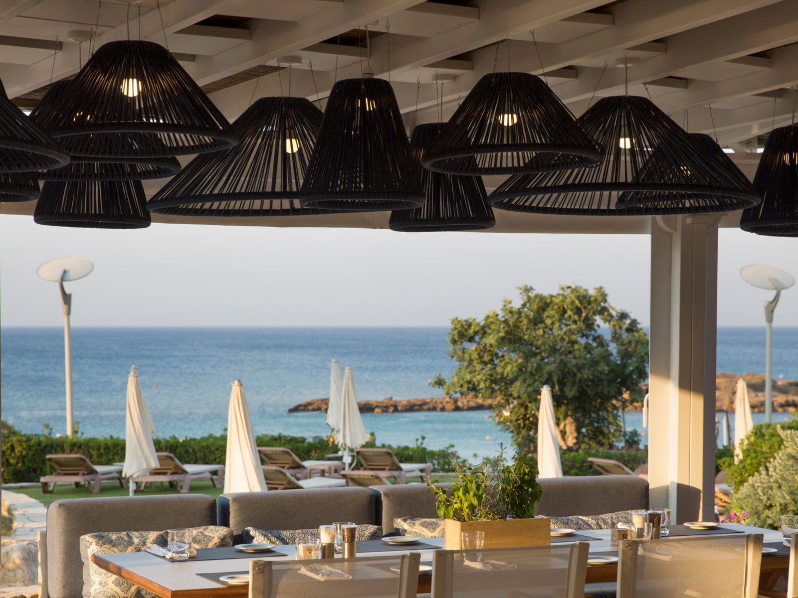 mama's pool bar and cyprus taverna