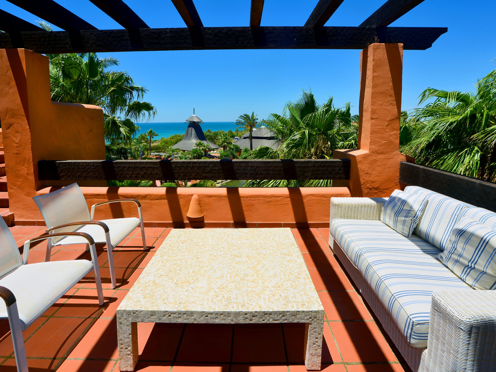 Wohnbeispiel 3 Bedrooms Luxury swimming pool