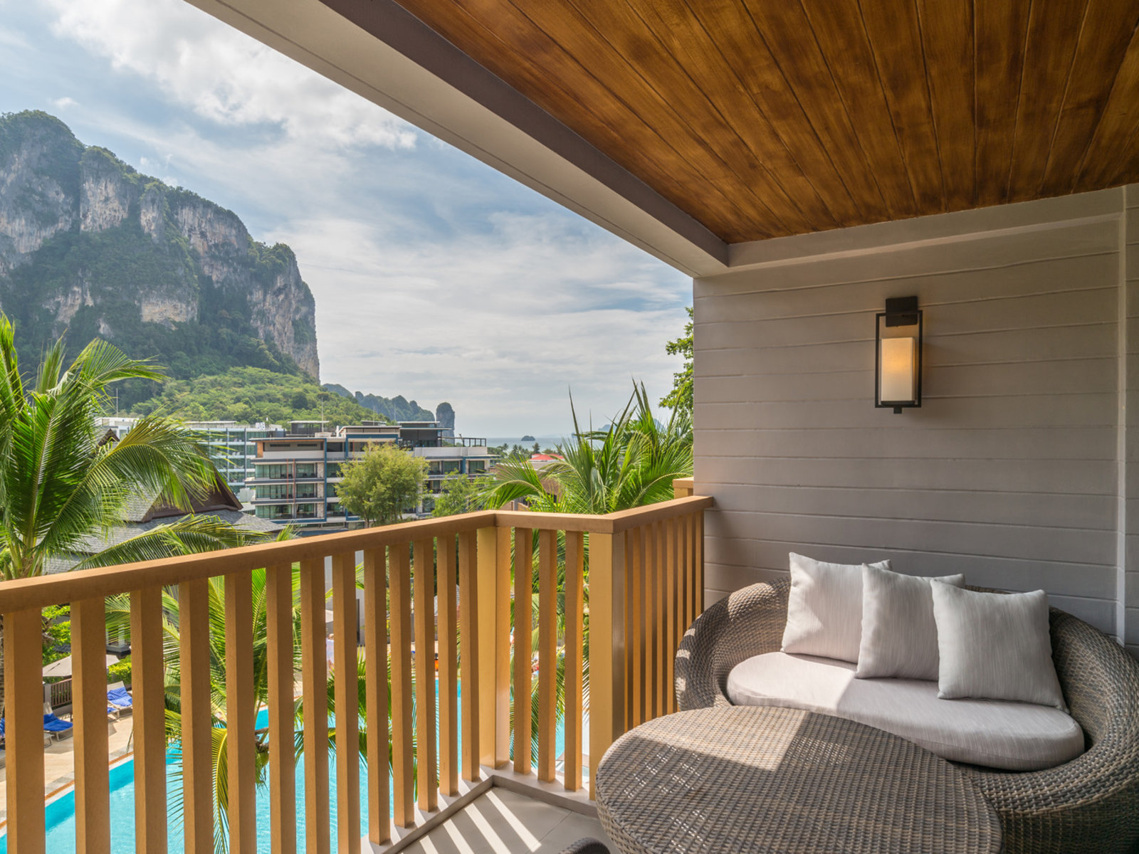 Wohnbeispiel D'Luxe Room with Pool View