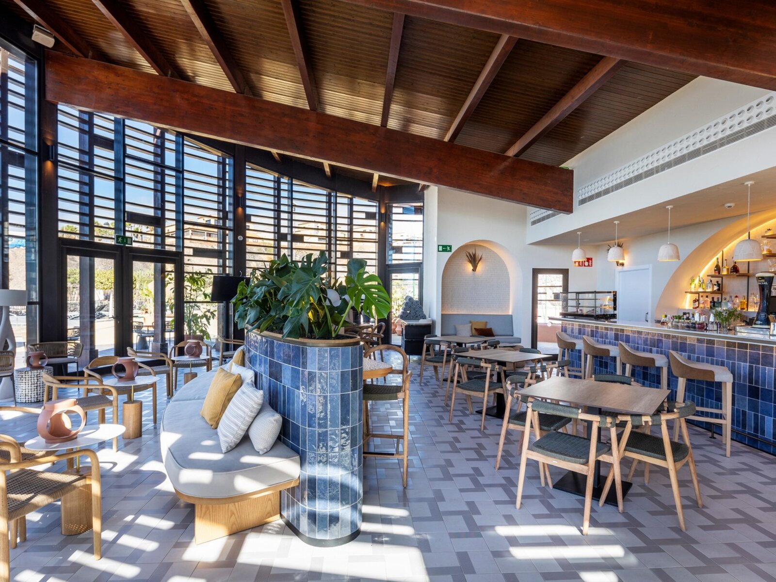 Royal Level Lounge
