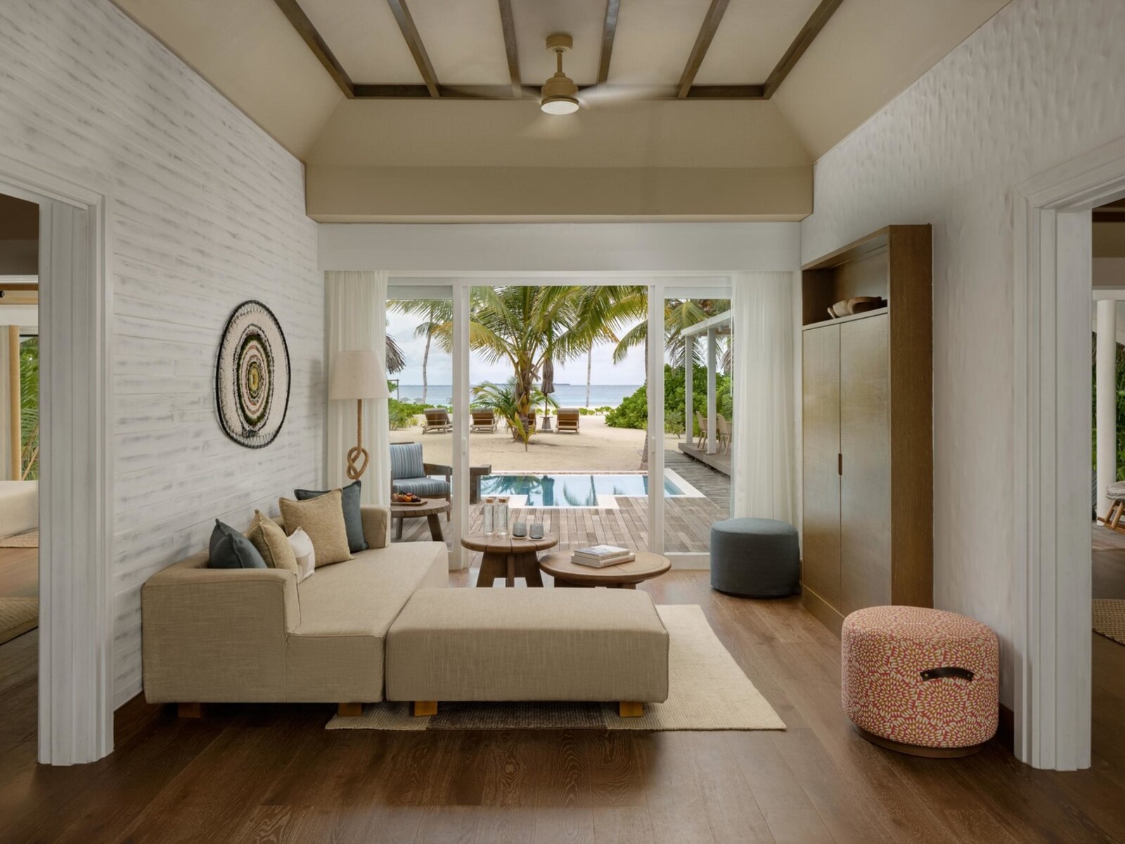 Wohnbeispiel Two Bedroom Beach Suite with Pool