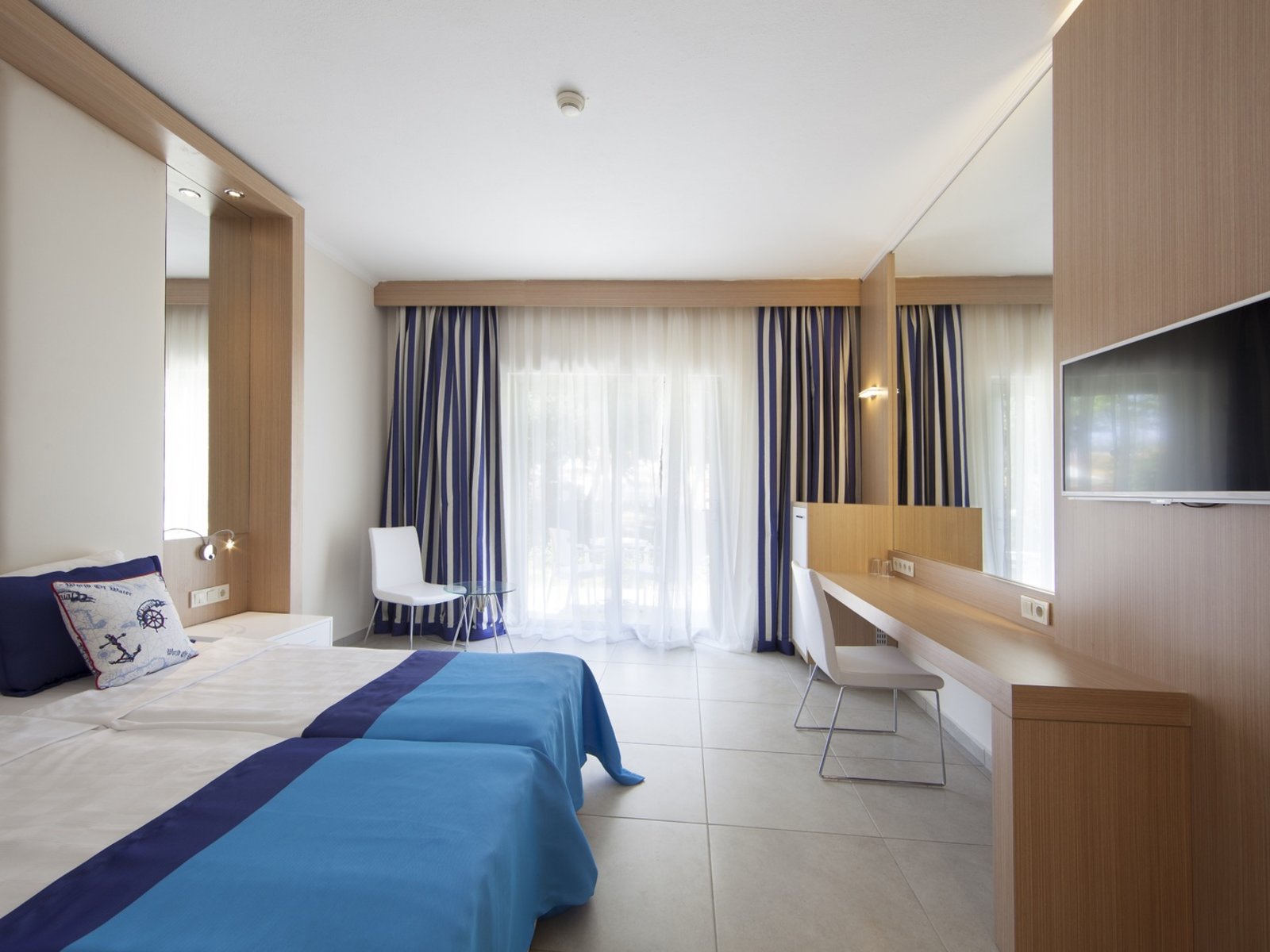 Family Suite Land View