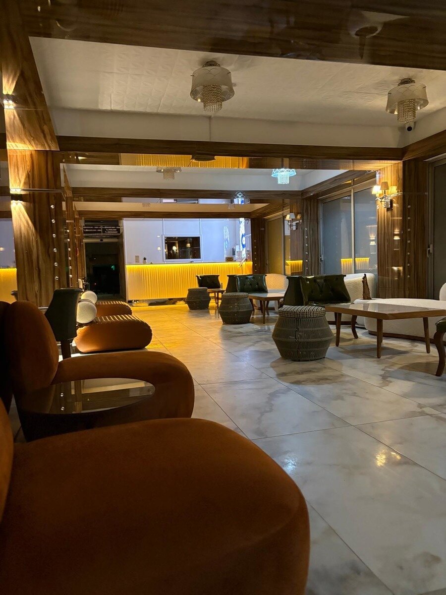 LOBBY BAR