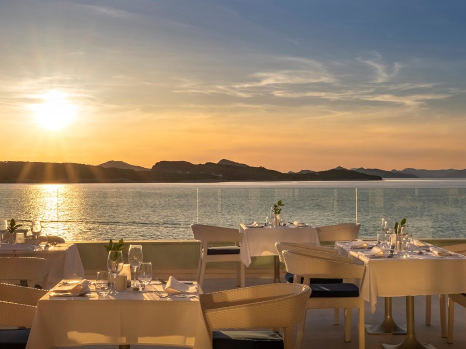 PREMIUM BUFFET RESTAURANT