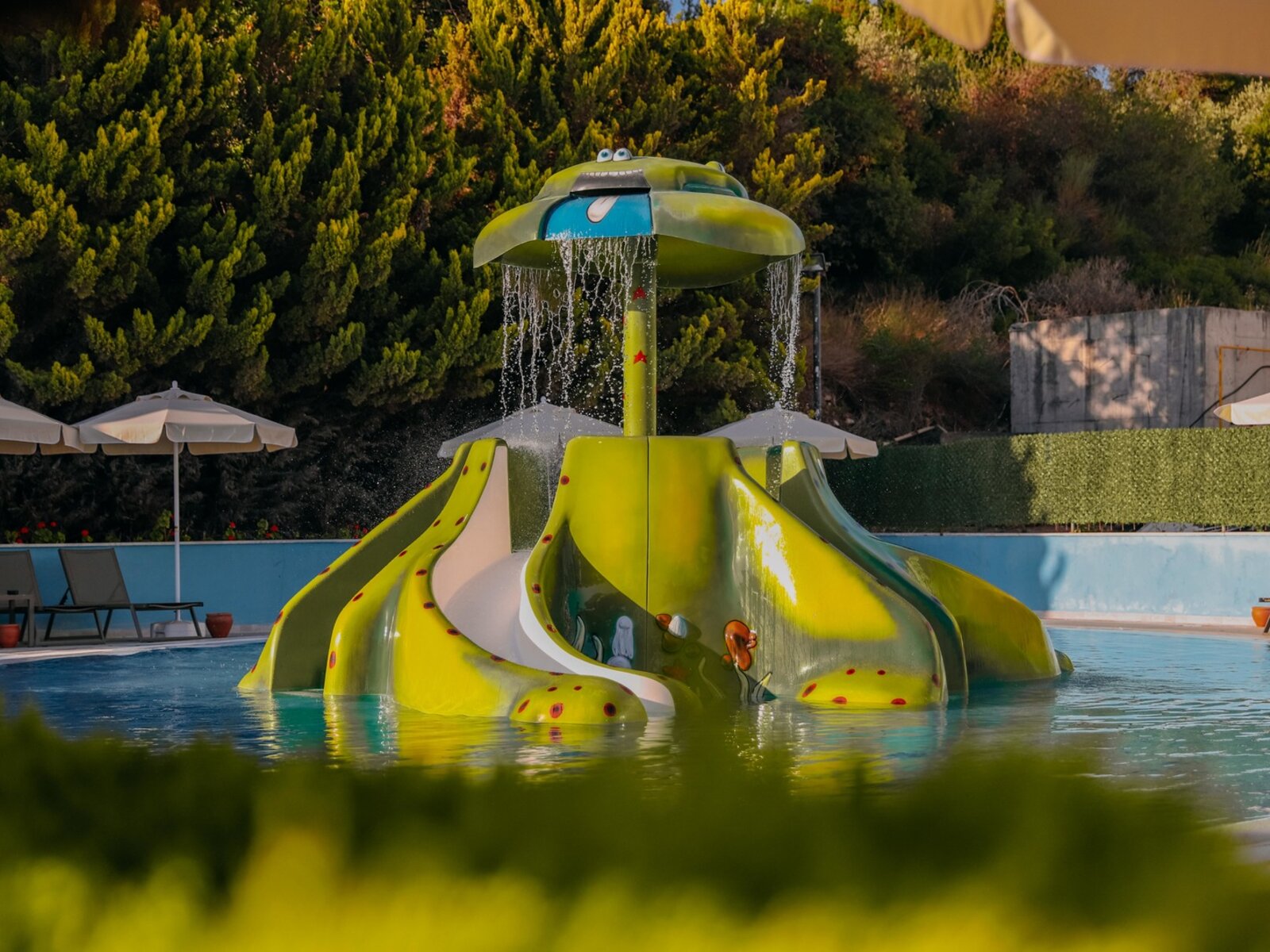 CHILDRENS POOL