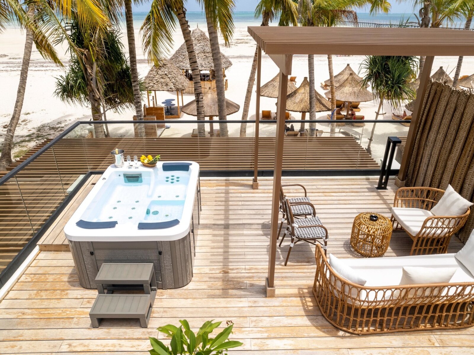 Wohnbeispiel Royal Suite with Jacuzzi Ocean Front