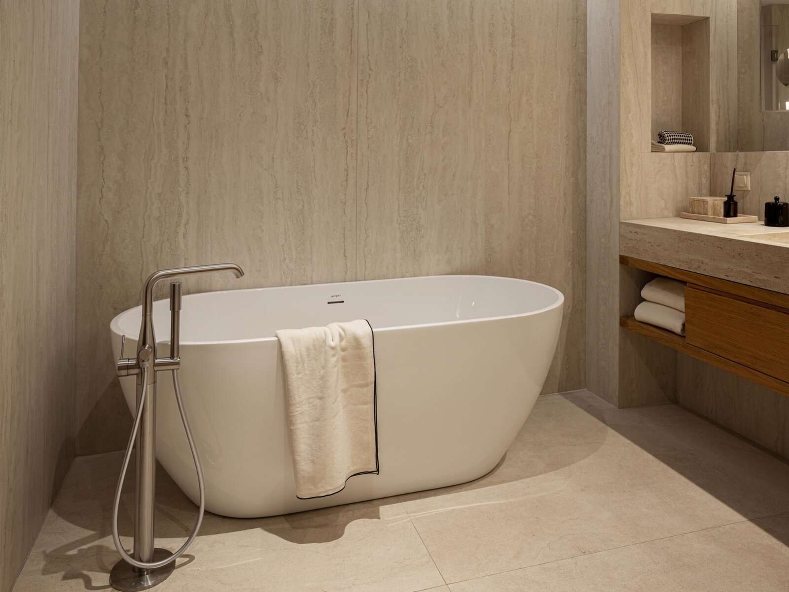 Wohnbeispiel Luxury Family Suite Sharing Pool with Balcony