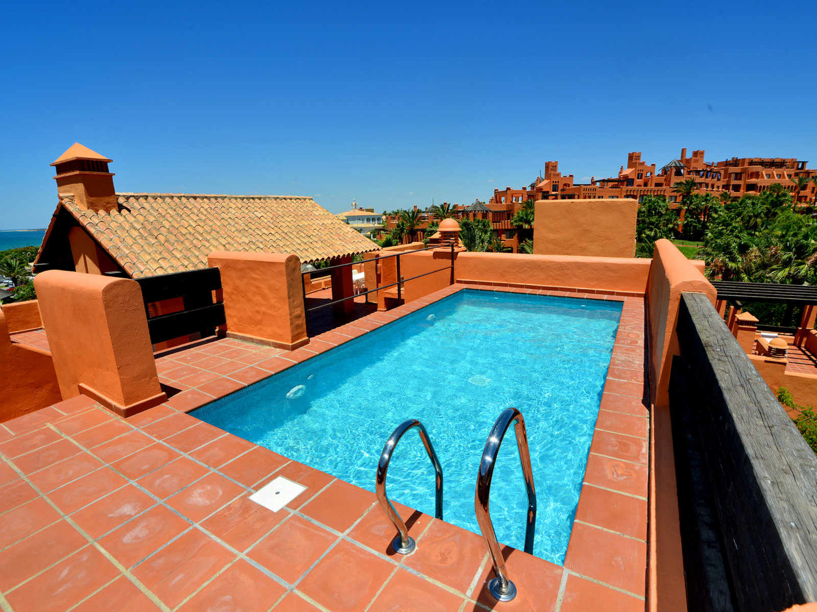 Wohnbeispiel 3 Bedrooms Luxury swimming pool